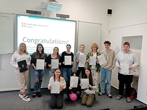 Cambridge exams - předávání certifikátů