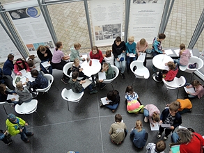 Dne 31.10.2025 se třídy 3.B a 5.B vydaly na cestu vesmírem! 